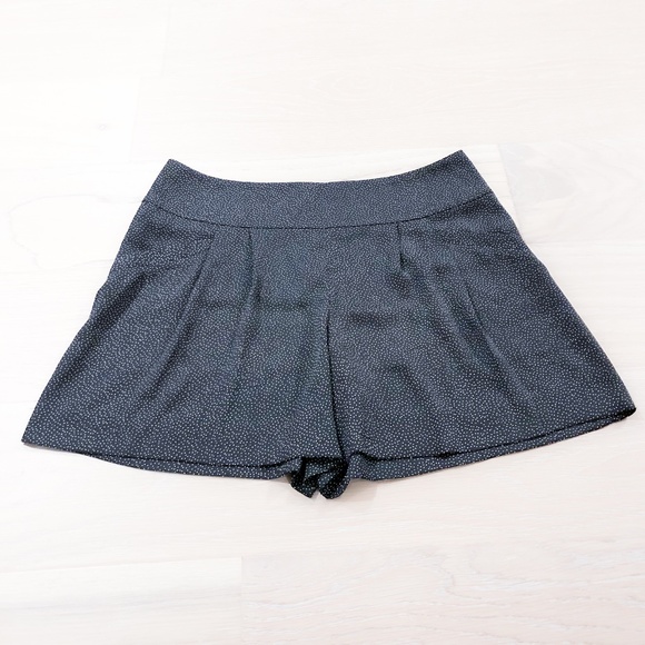 Loft Shorts with polka dots and pockets - Picture 1 of 5